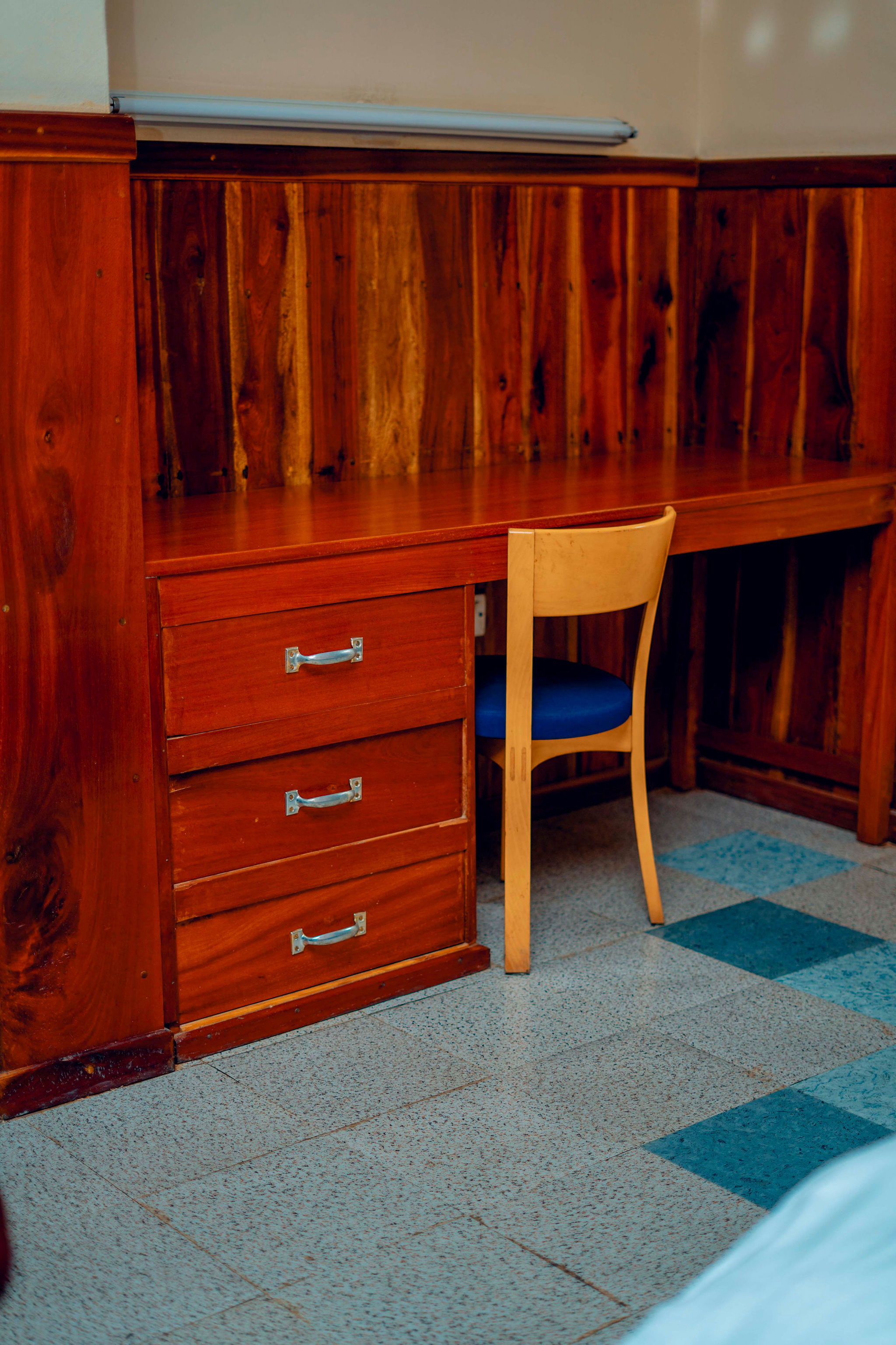 Forest Hill Motel room